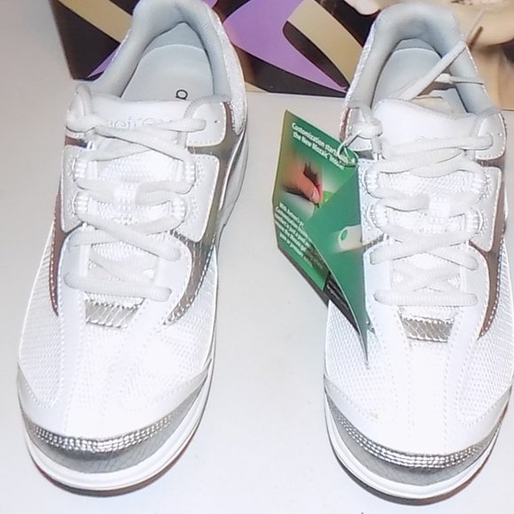 NIB Aetrex bodyworks with customizable insoles - Picture 4 of 8